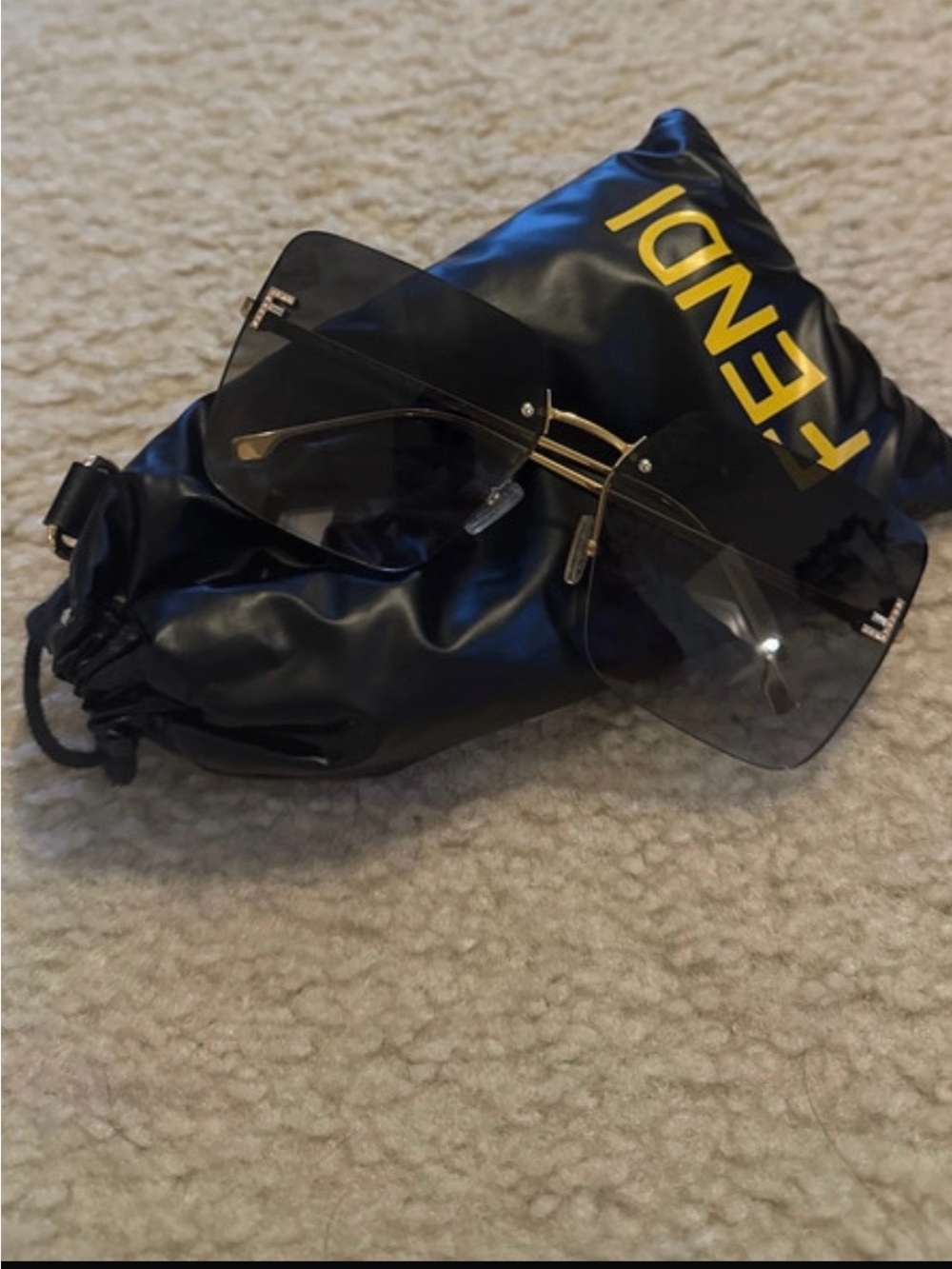 Fendi Black Sunglasses with Yellow Logo Soft Case - Picture 4 of 4